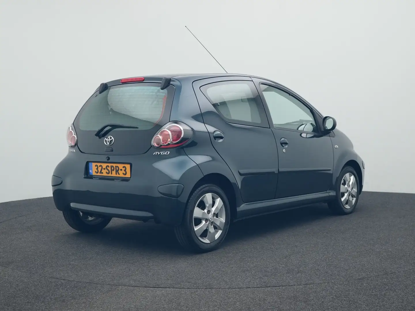 Toyota Aygo 1.0-12V Aspiration Green Navigator | Dealer Onderh Groen - 2