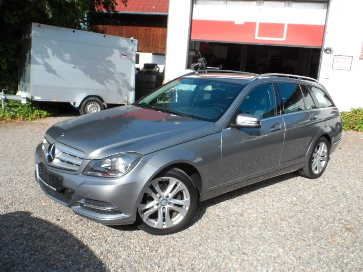 Mercedes-Benz C 180 T-Modell C 180 T CGI BlueEfficiency Silber - 1