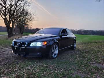 V8 AWD Aut. Summum
