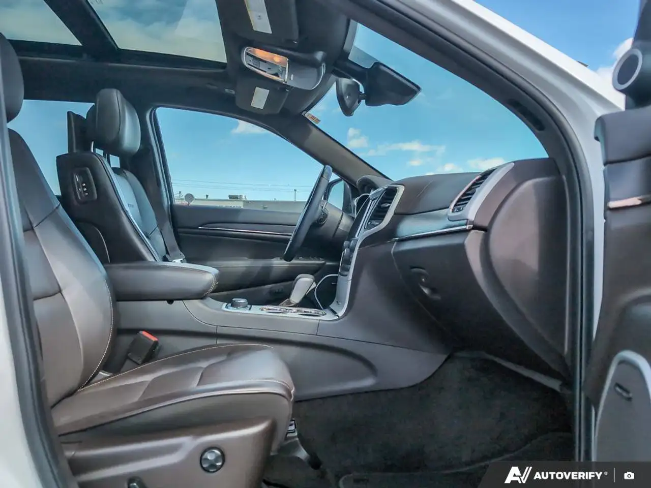 Jeep Grand Cherokee снимка Jeep Grand Cherokee
