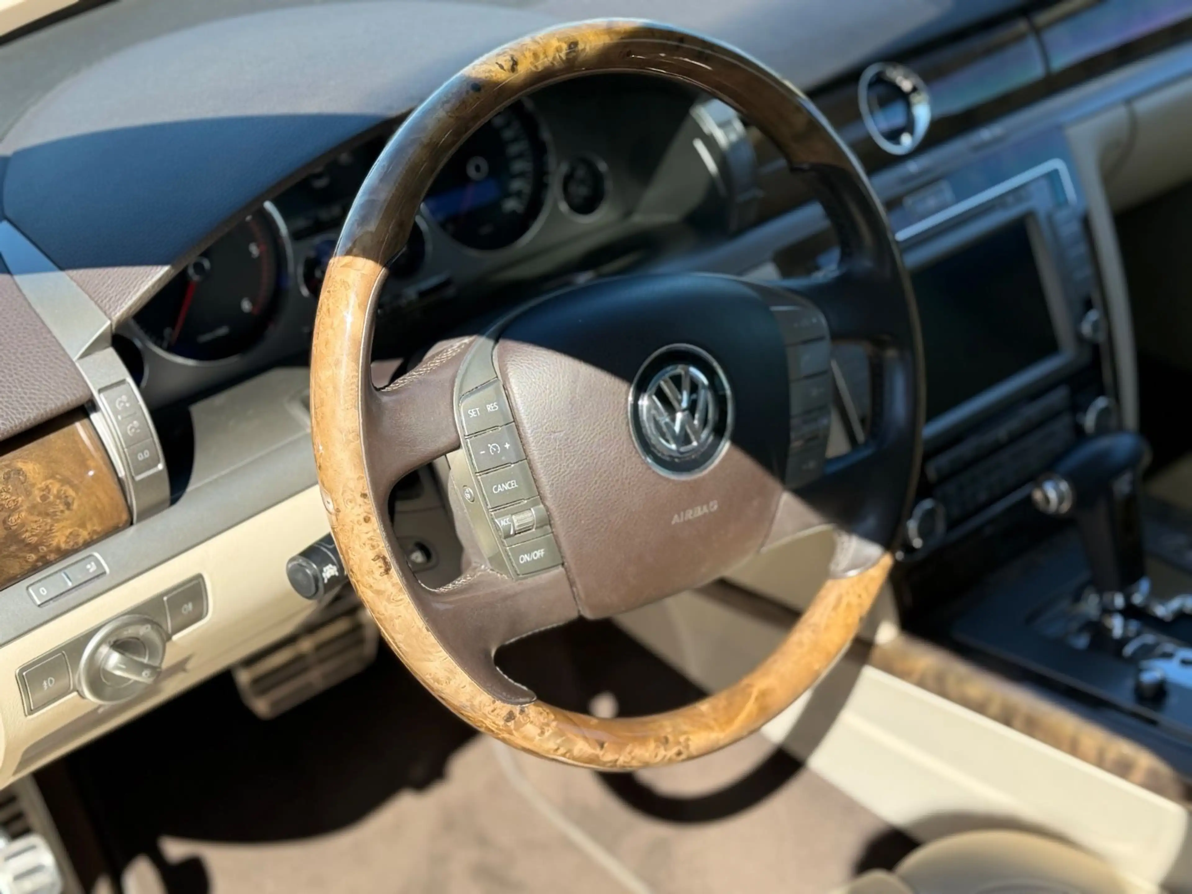 Volkswagen Phaeton / 4Motion /  Schiebedach / DYNAUDIO — photo 15