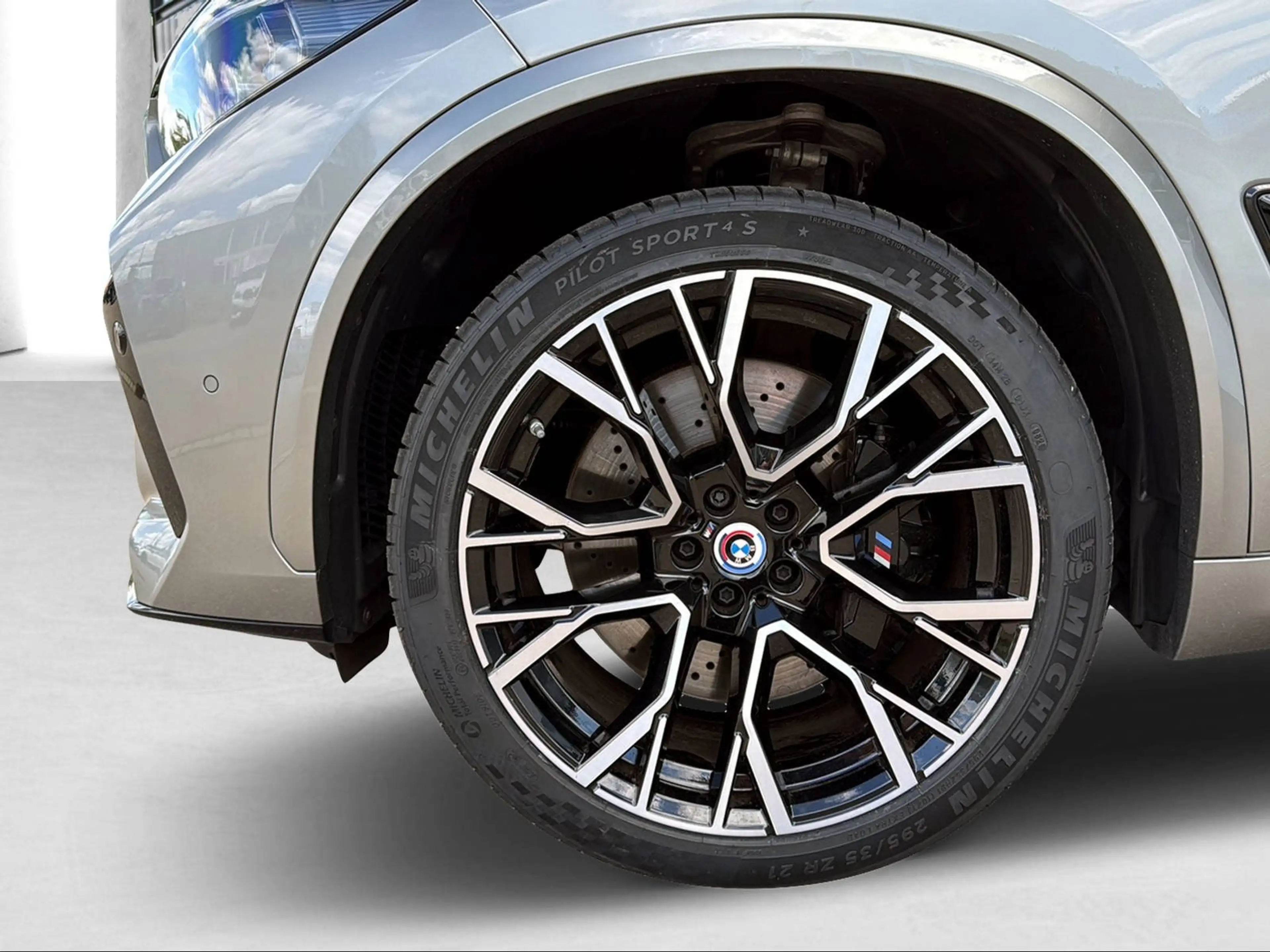 BMW X5 M Competition — photo 10
