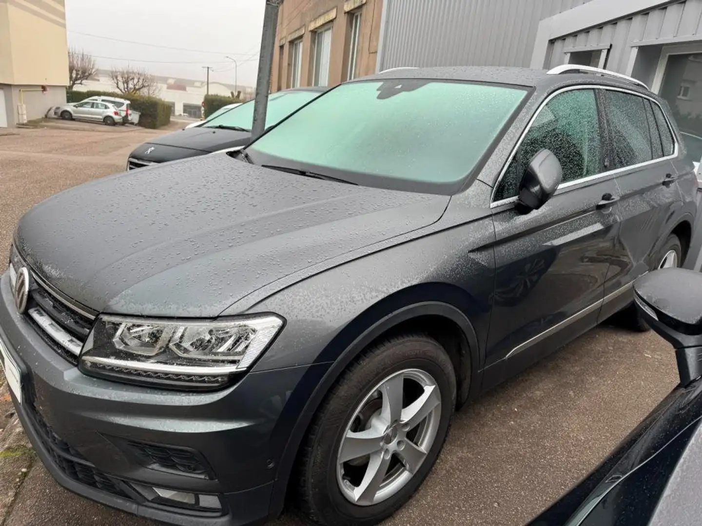 Volkswagen Tiguan 2.0 TDI 115 BMT Sound Gris - 2