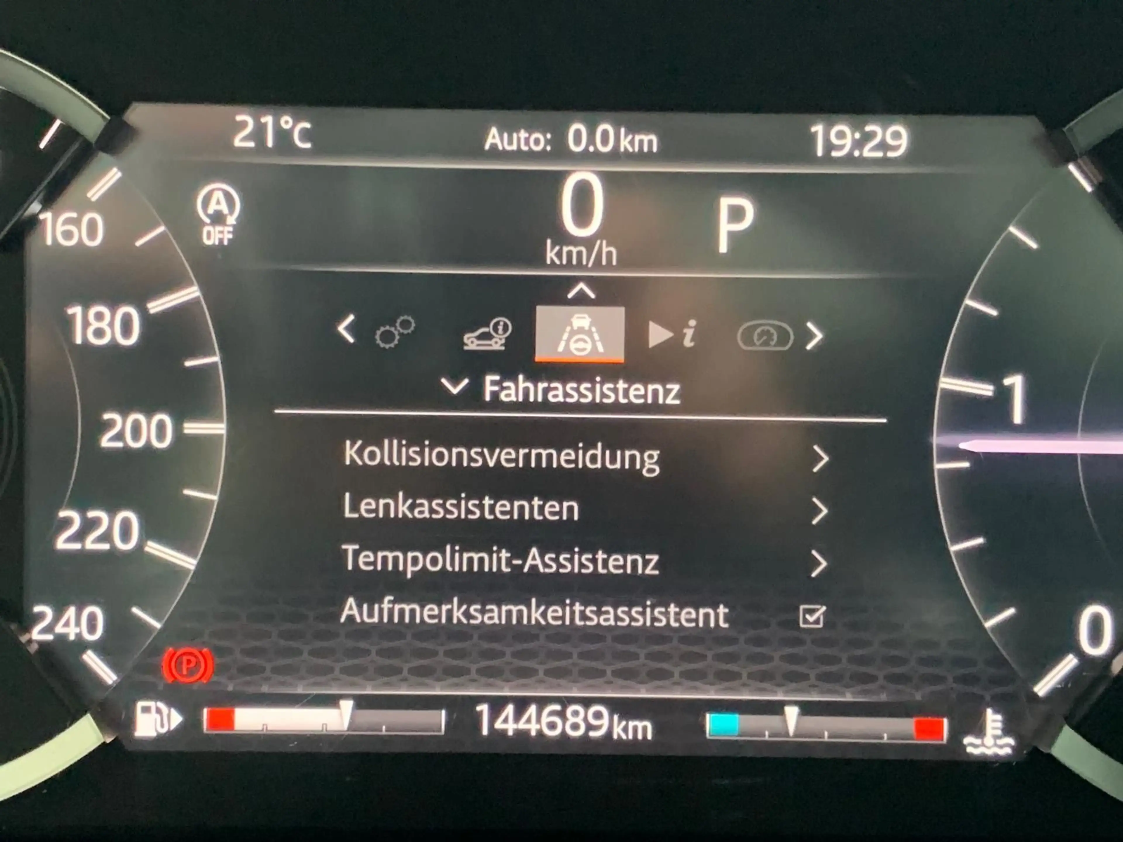Land Rover Discovery Sport DISCOVERY SPORT R DYNAMIC S AWD KAMERA|PANO|LED — photo 14