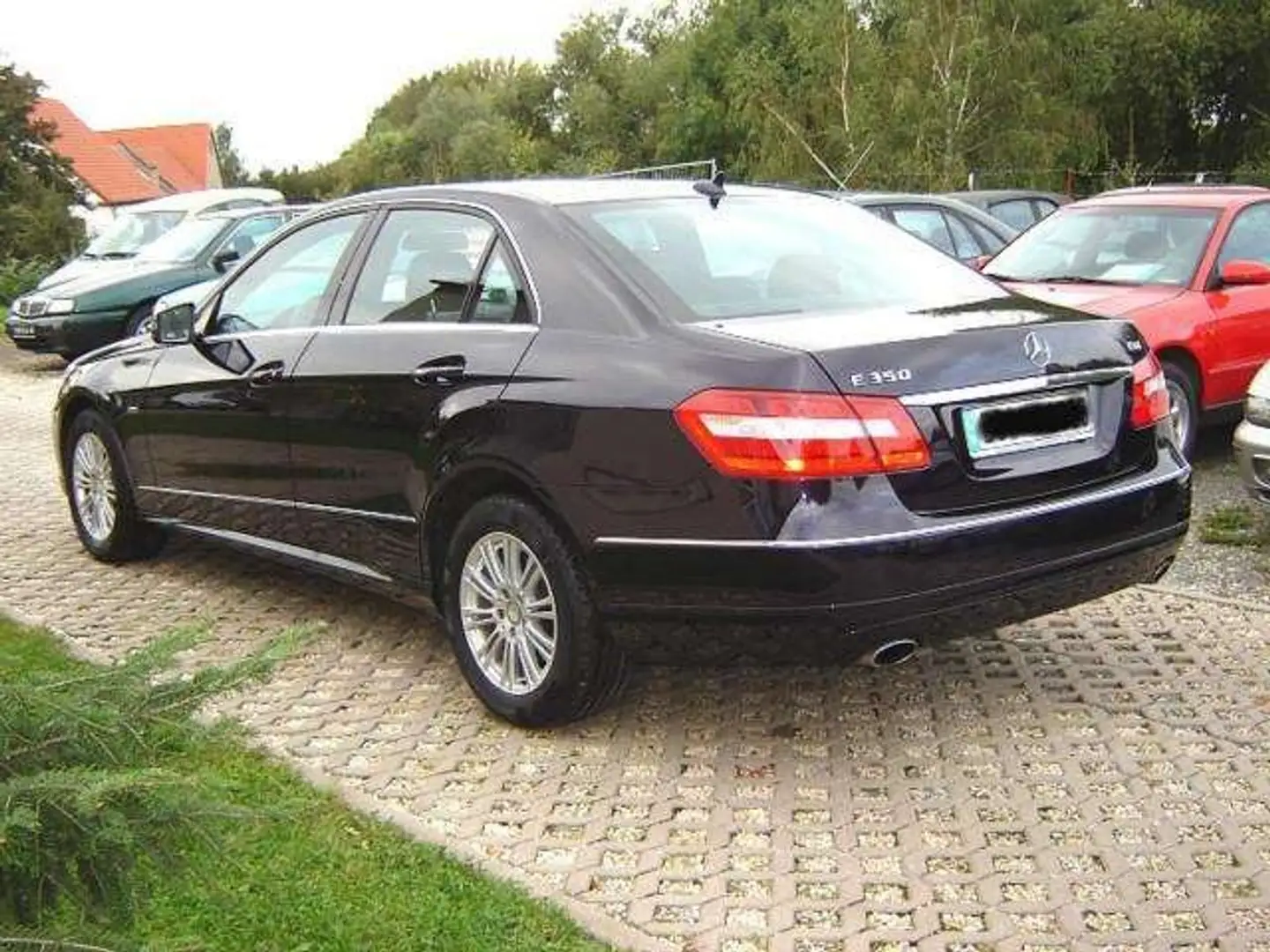 Mercedes-Benz E 350 CGI BlueEFFICIENCY 7G-TRONIC Elegance Blau - 2