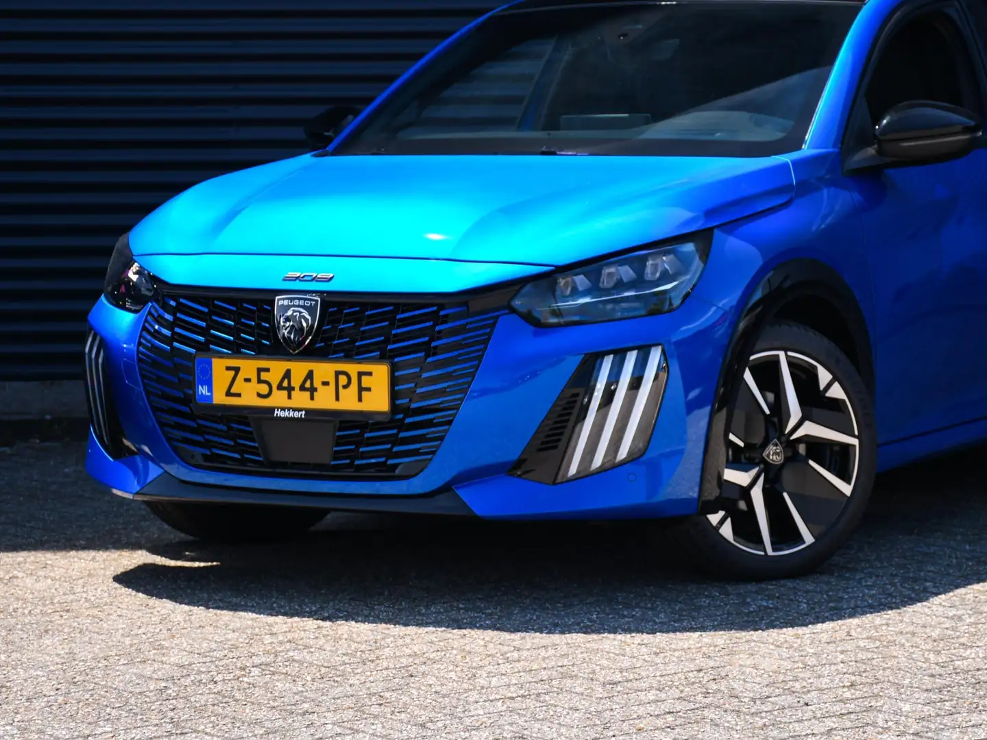 Peugeot 208 GT Hybrid 136pk Automaat PDC + CAM. | SFEERVERL. | Blau - 2
