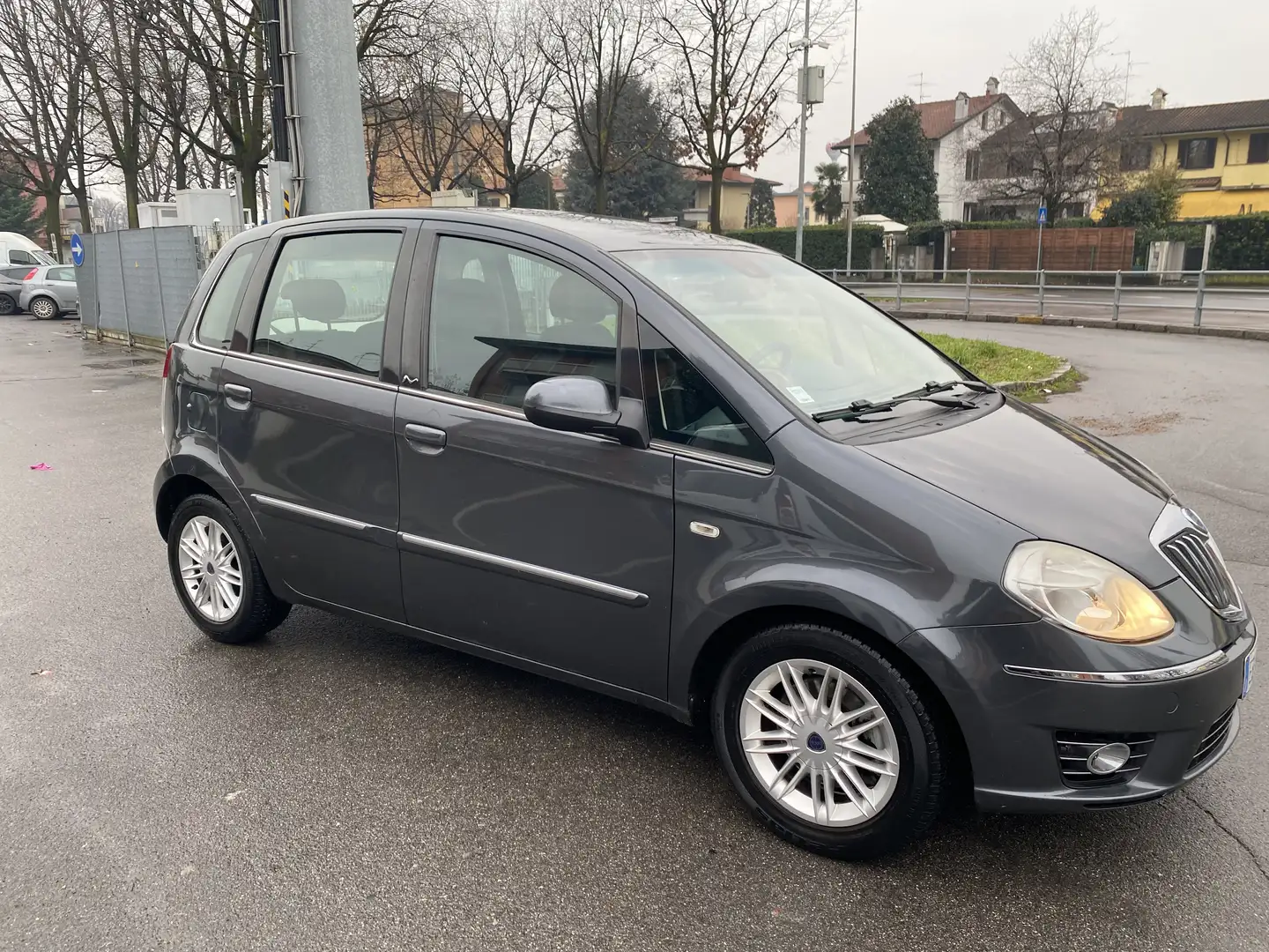 Lancia MUSA 1.3 mjt Oro Plus s&s 95cv NEOPATENTATI Grigio - 1