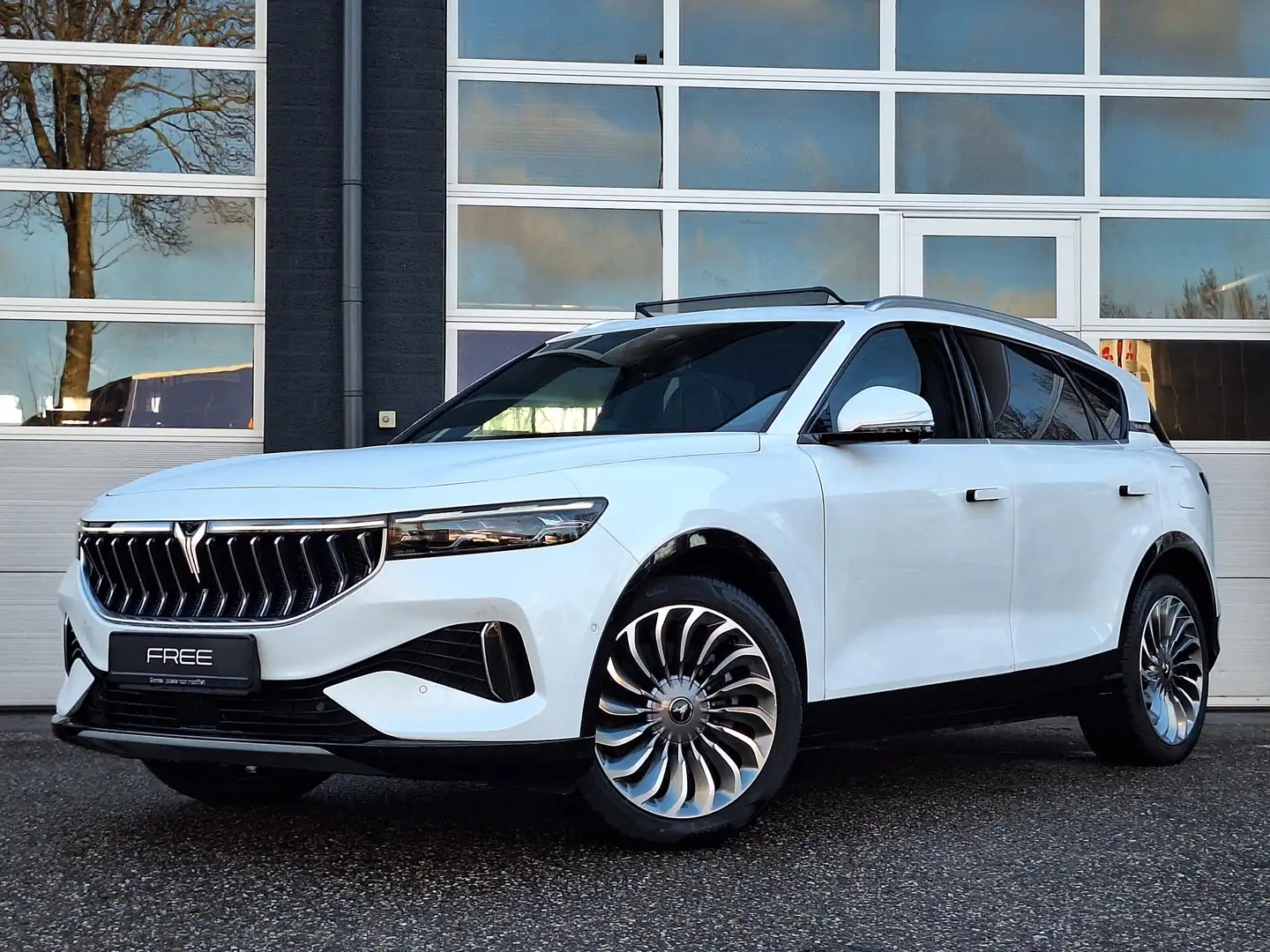 Voyah Free Limited Edition Business 4WD 106 kWh | Schuifdak | Weiß - 2