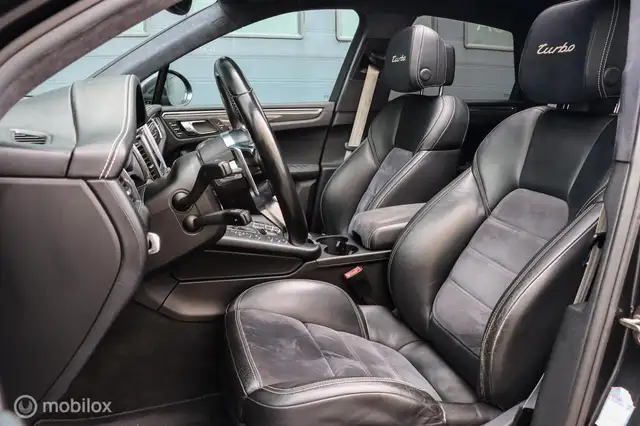 Porsche Macan view 6