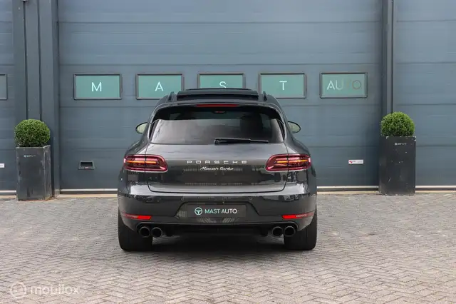 Porsche Macan view 9