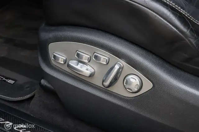 Porsche Macan view 10