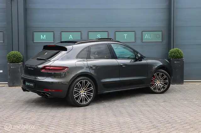 Porsche Macan view 8