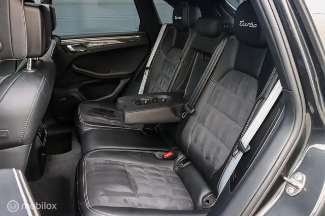 Porsche Macan view 7
