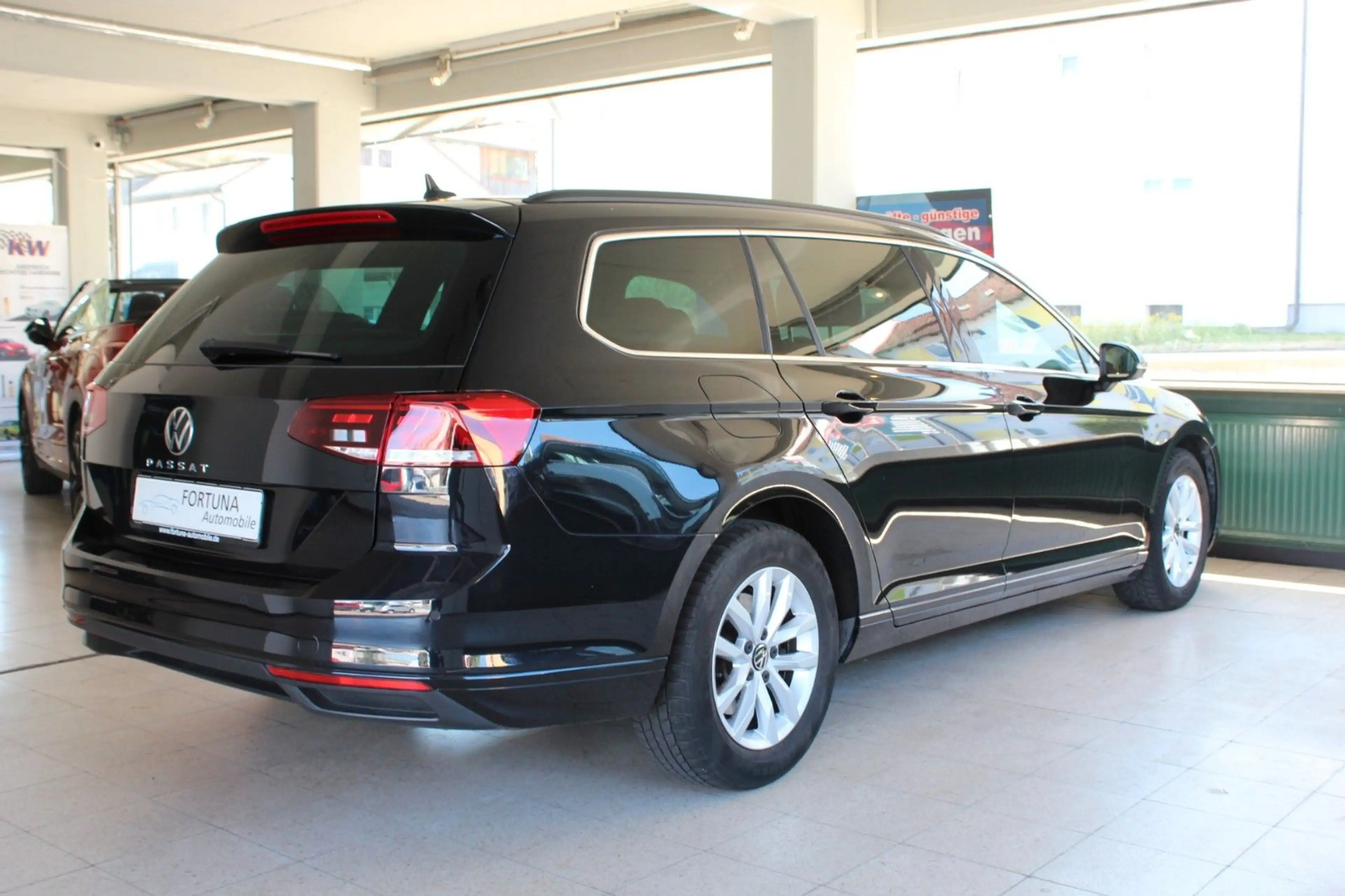Volkswagen Passat Variant Business Aut. Navi LED — photo 7