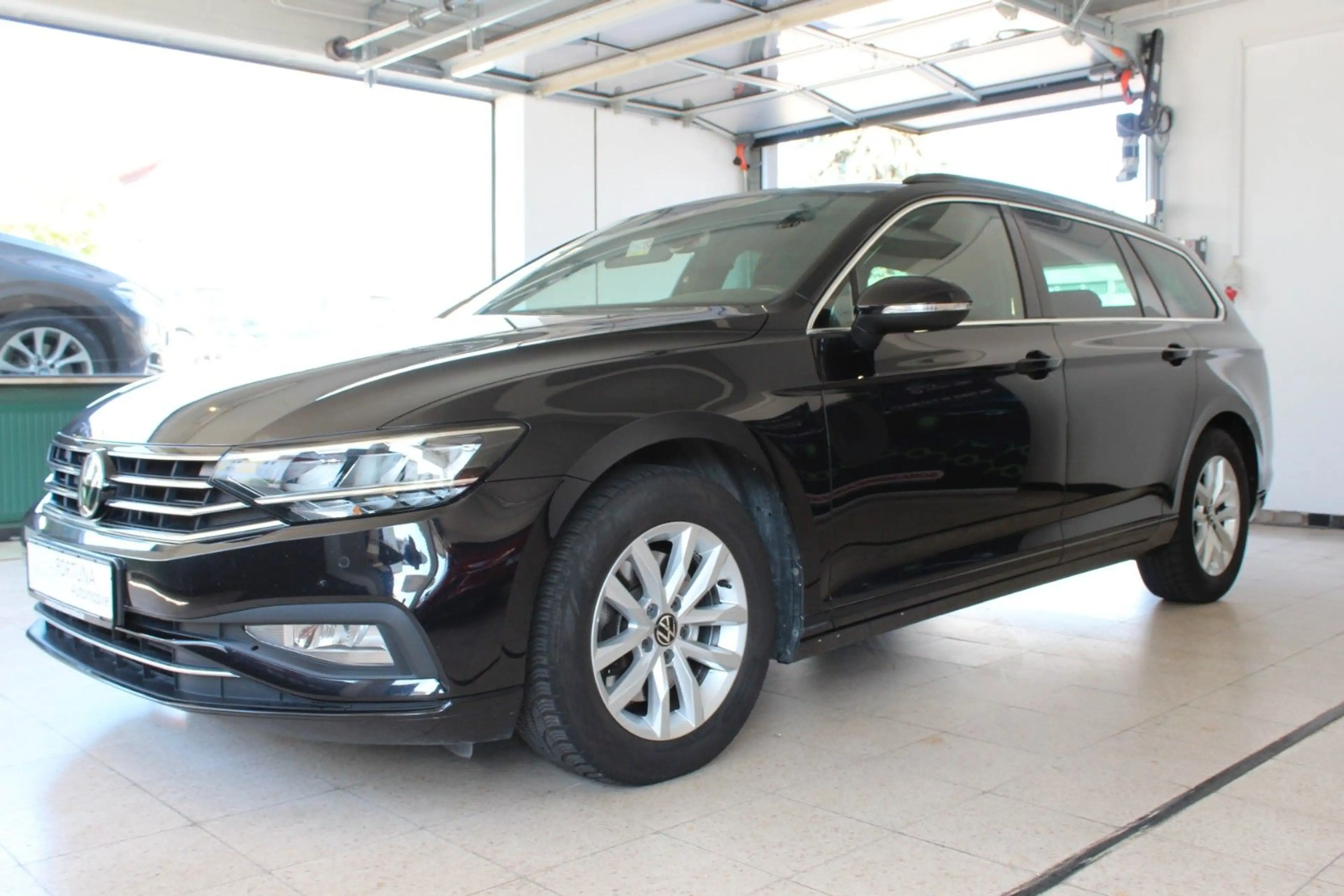 Volkswagen Passat Variant Business Aut. Navi LED — photo 3