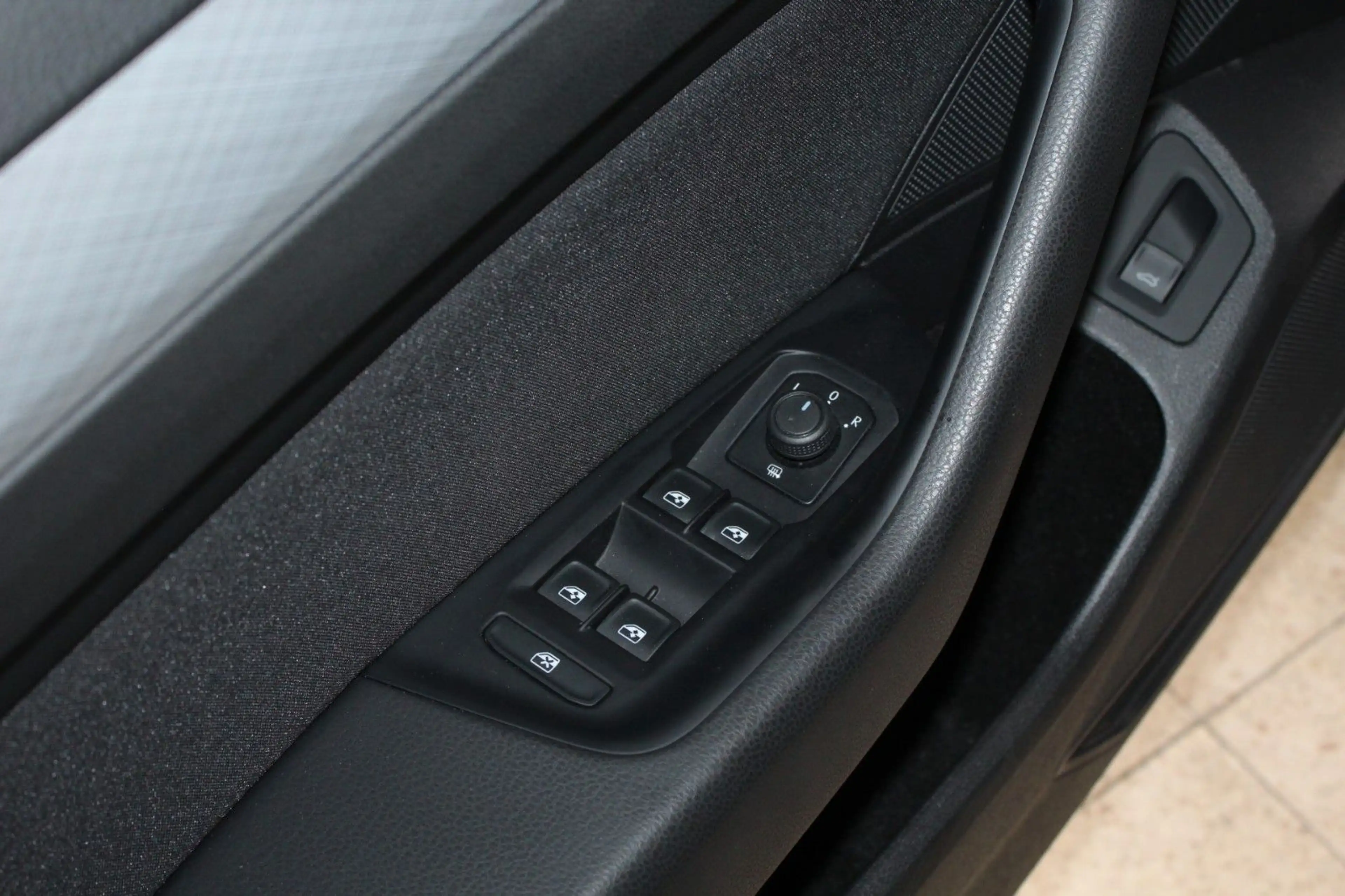 Volkswagen Passat Variant Business Aut. Navi LED — photo 13