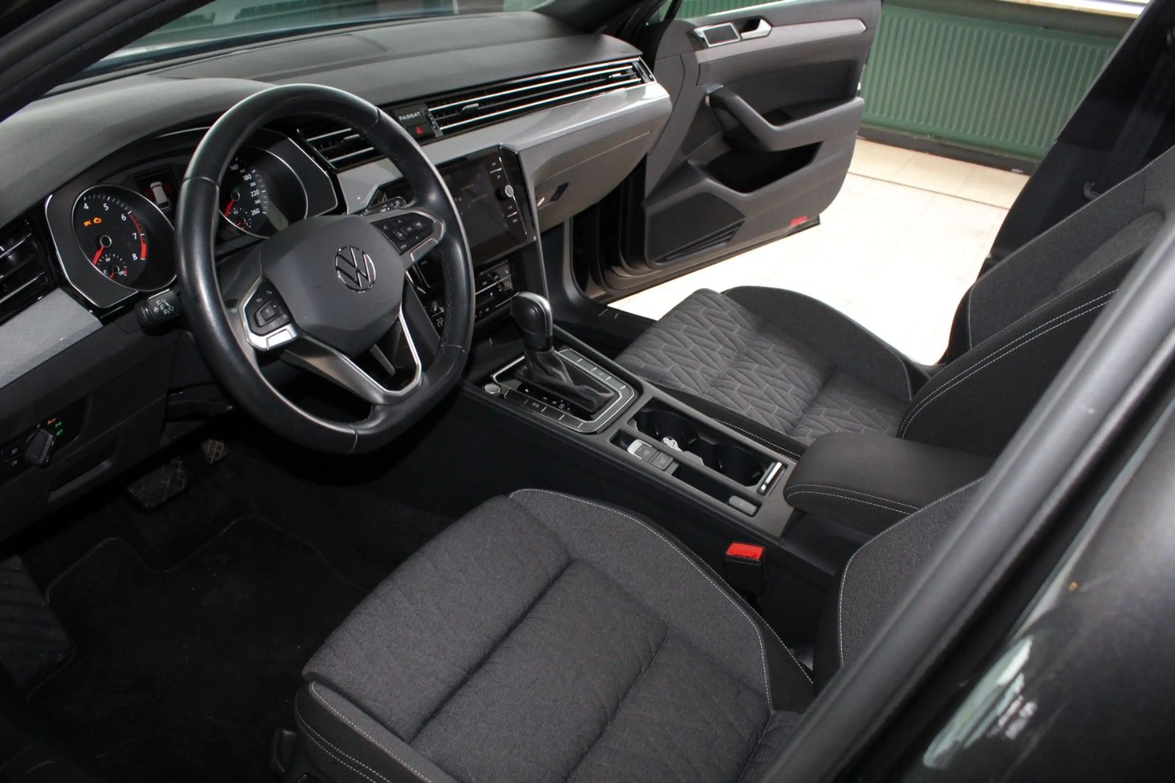 Volkswagen Passat Variant Business Aut. Navi LED — photo 9