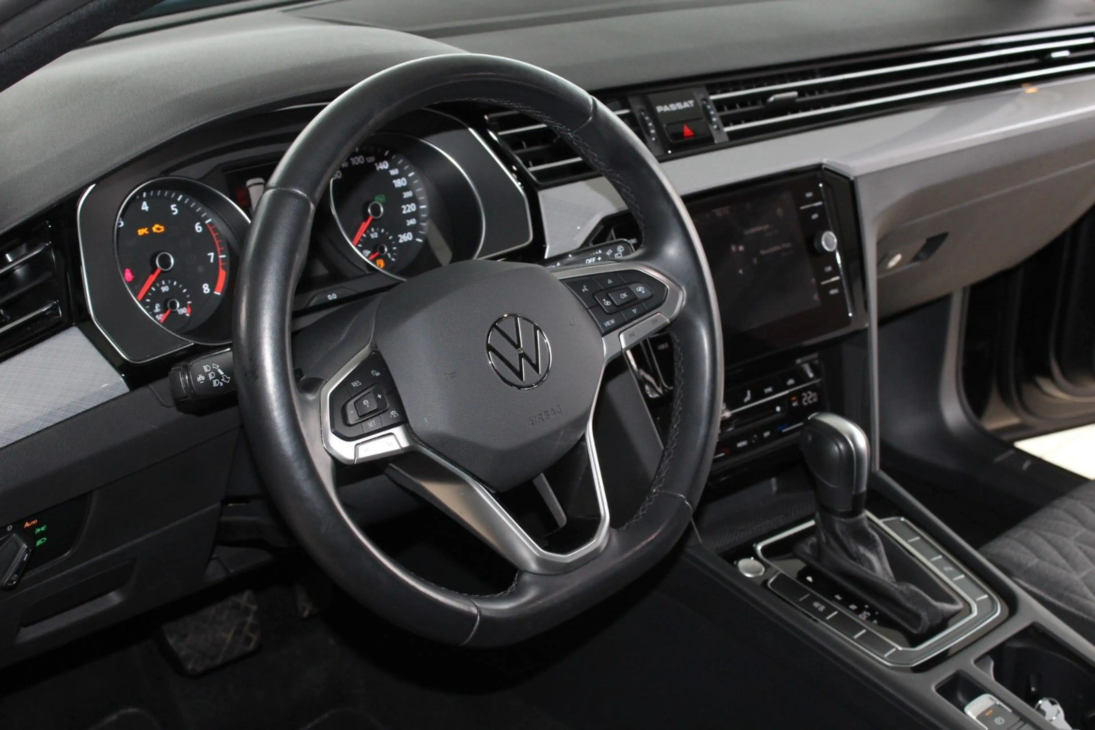 Volkswagen Passat Variant Business Aut. Navi LED — photo 10