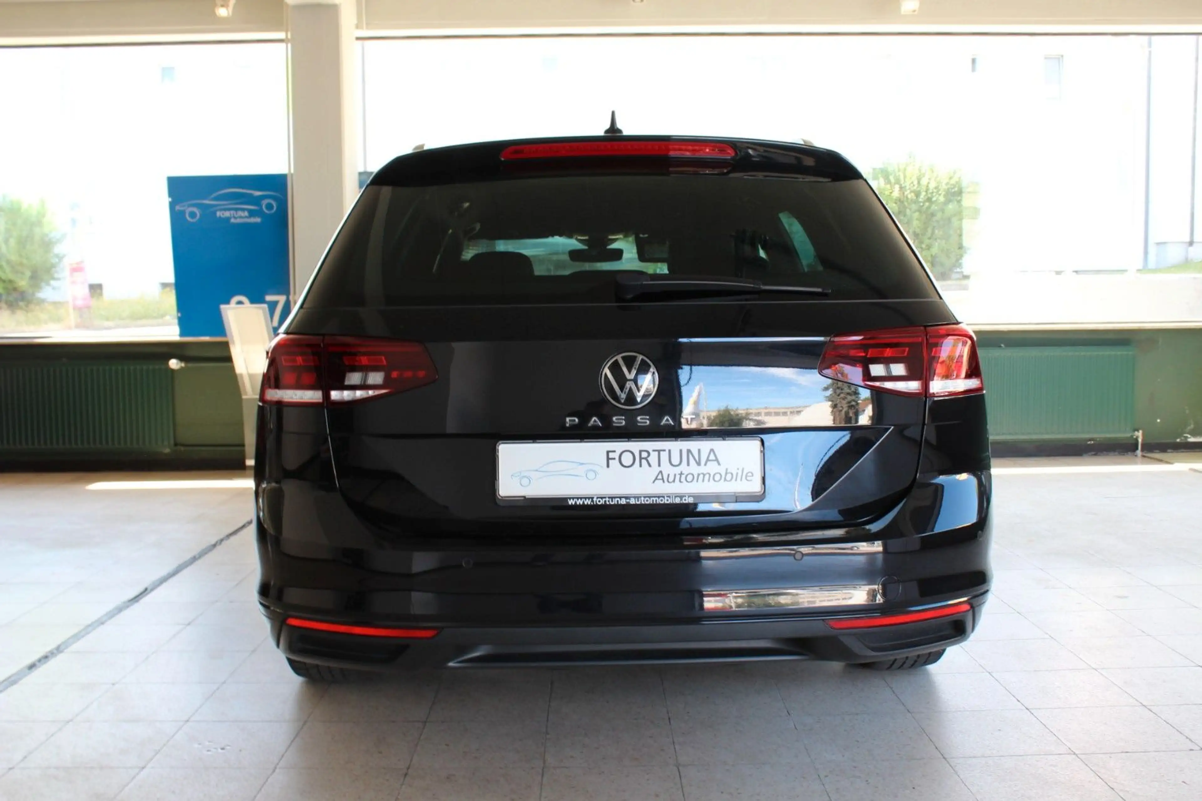 Volkswagen Passat Variant Business Aut. Navi LED — photo 6