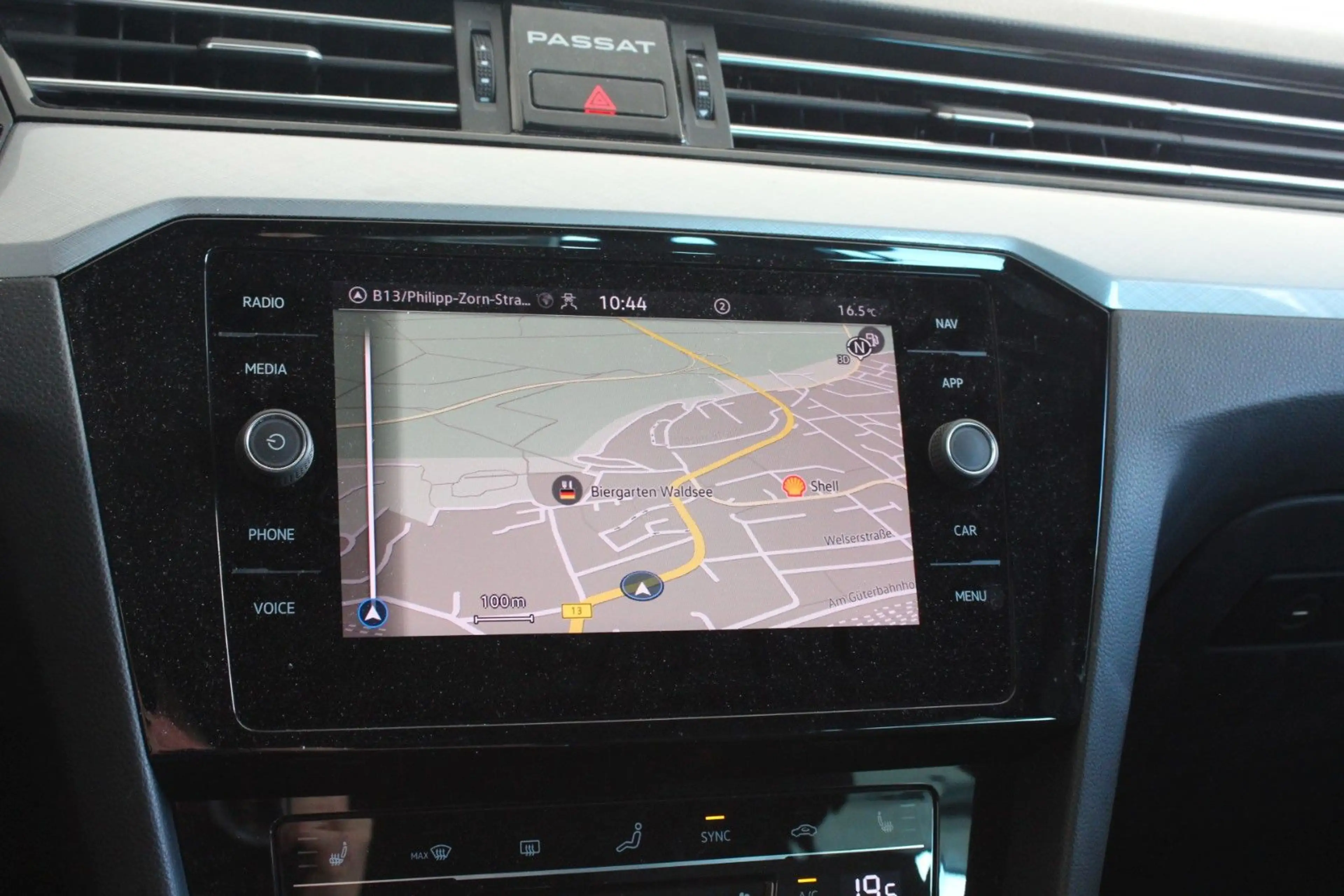 Volkswagen Passat Variant Business Aut. Navi LED — photo 12