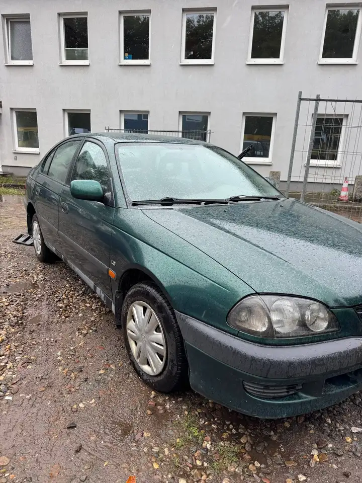 Toyota Avensis 1.8, foto 2