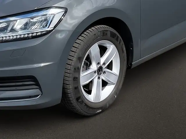 Volkswagen Touran view 3