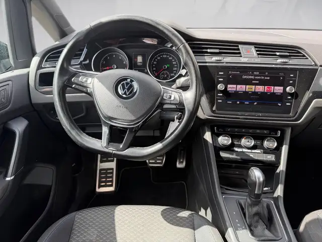 Volkswagen Touran view 13