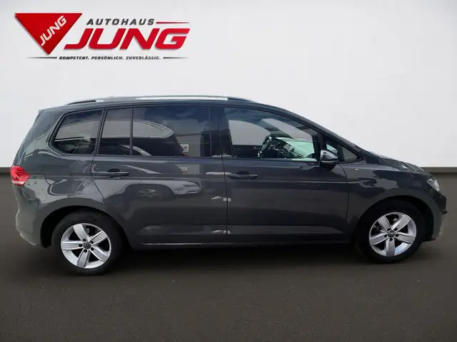 Volkswagen Touran view 8