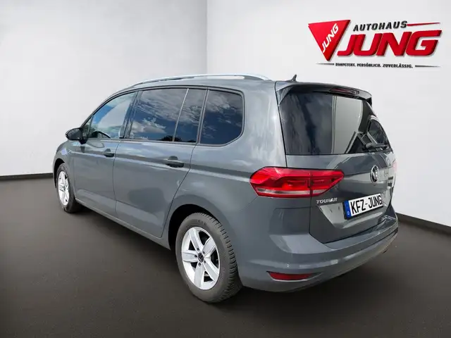 Volkswagen Touran view 5