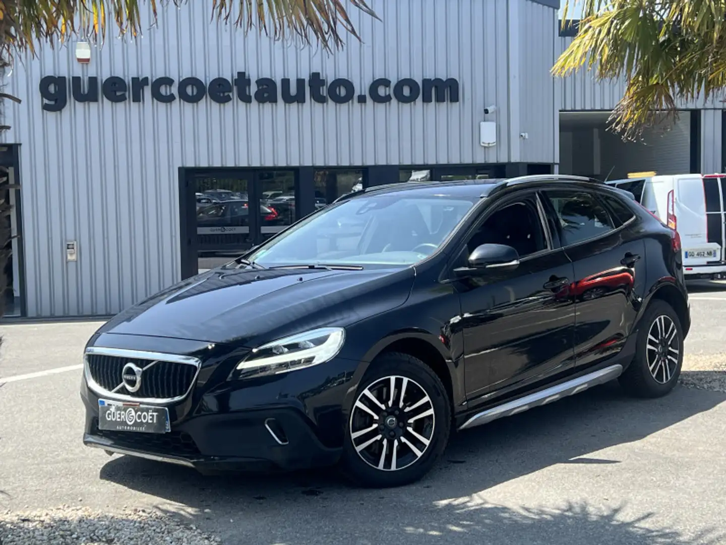 Volvo V40 Cross Country D2 120CH BUSINESS GEARTRONIC Noir - 2