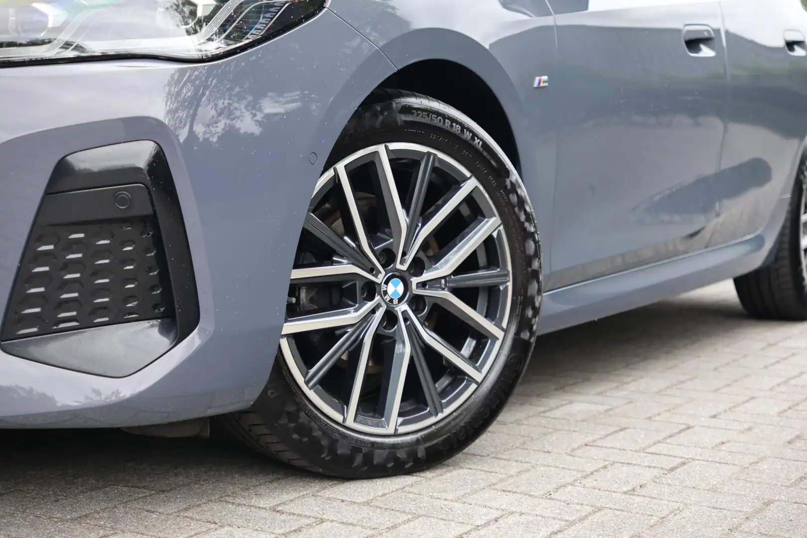 BMW 218 2-serie Active Tourer 218i M-Sport | HUD | Adap cr Grau - 2