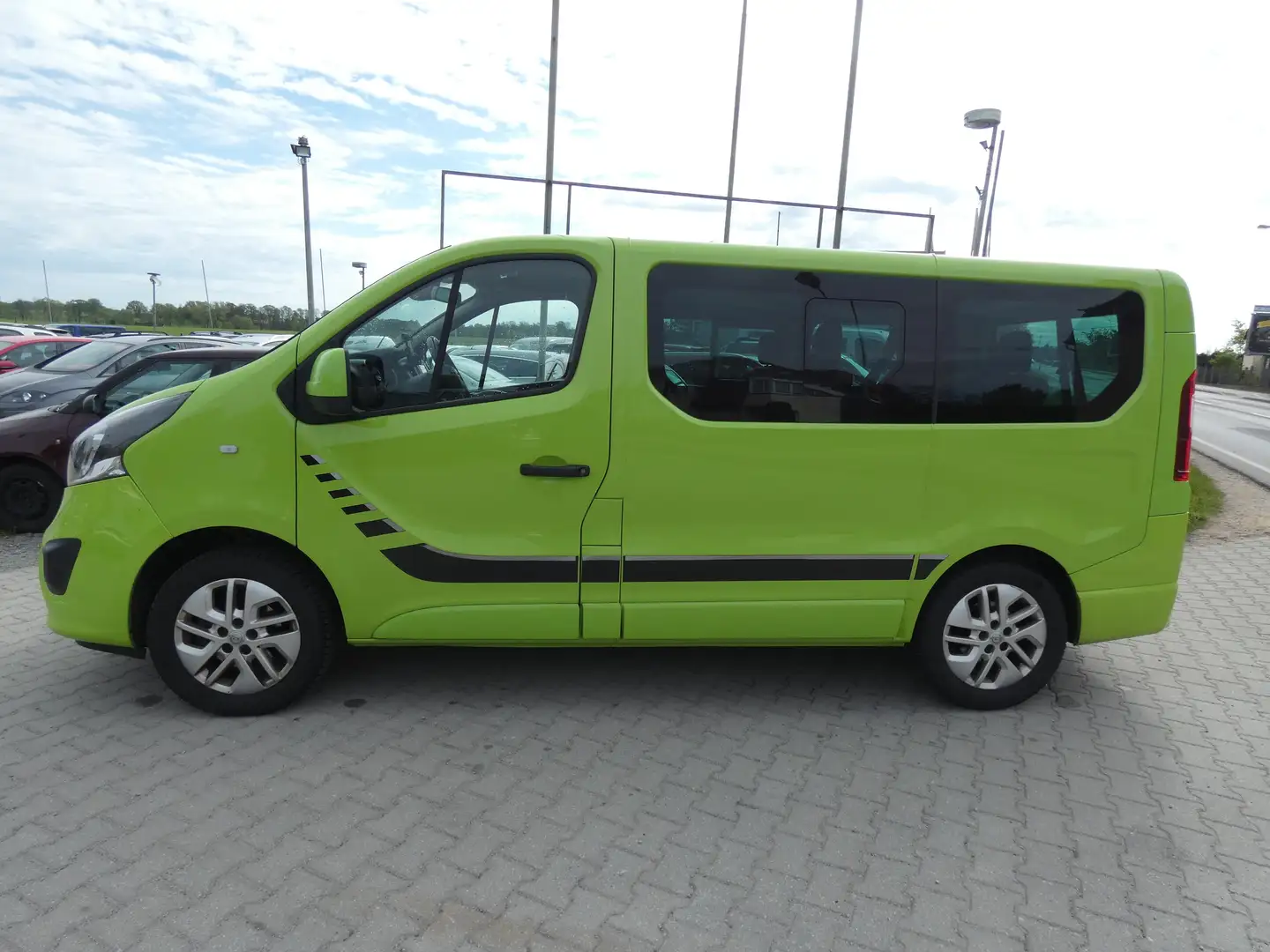 Opel Vivaro Combi Kamera Klima Navi Temp. Alu. AHK HU AU Neu Green - 2