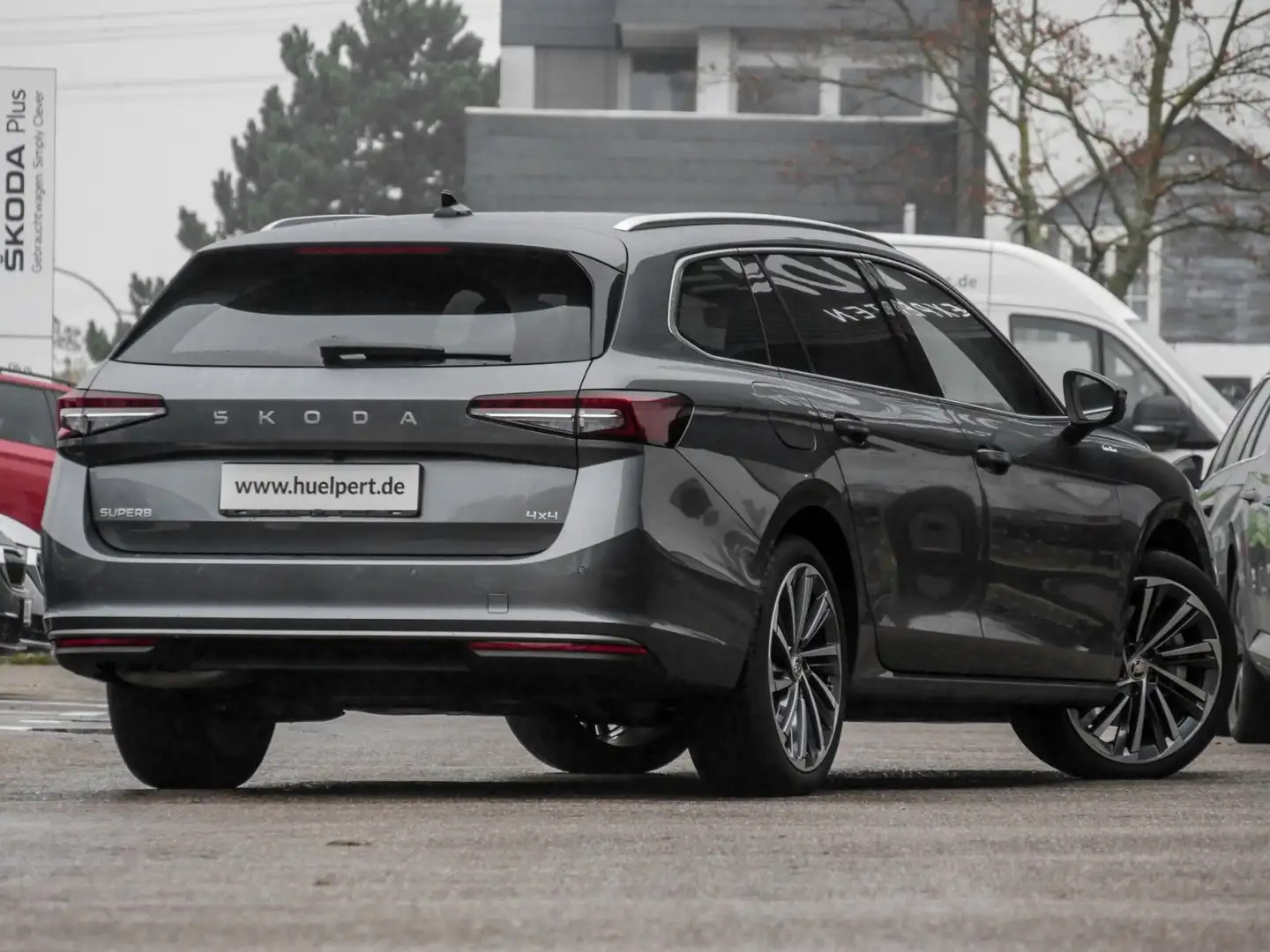 Skoda Superb Combi 2.0 L&K 4X4 LM19 PANO AHK ACC SITZH Gris - 2