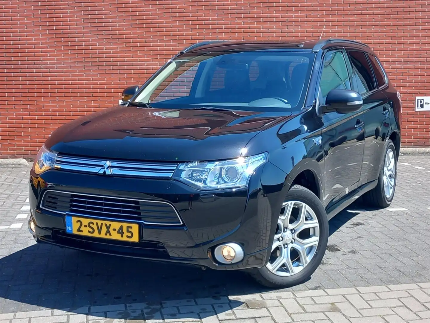Mitsubishi Outlander 2.0 PHEV 4WD Automaat 5P Instyle+ Panoramadak/Leer Zwart - 1