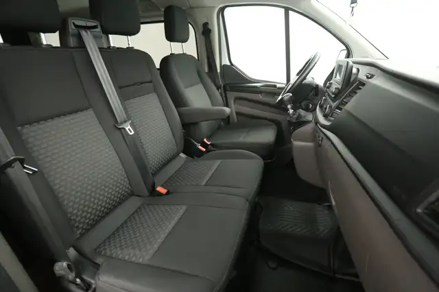 Ford Transit Custom view 13