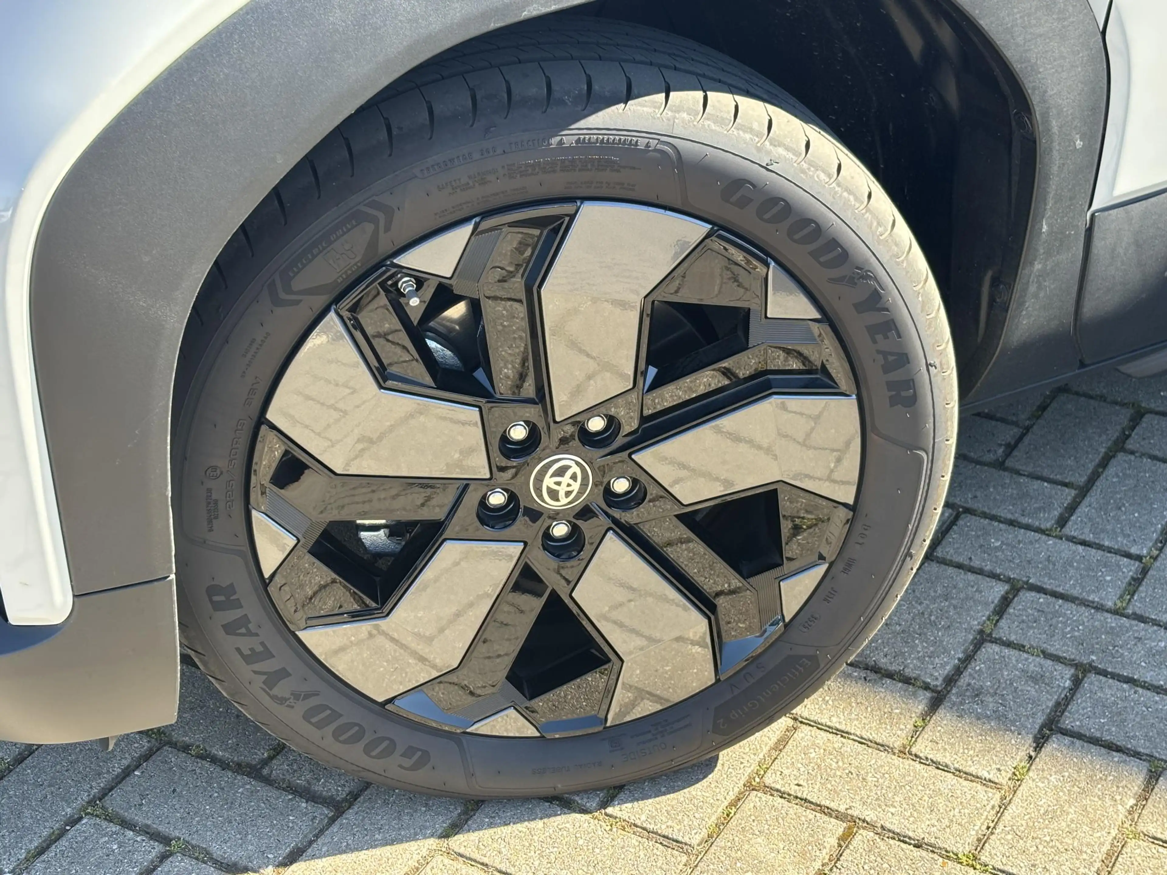Toyota Urban Cruiser Executive 61 kWh — photo 2