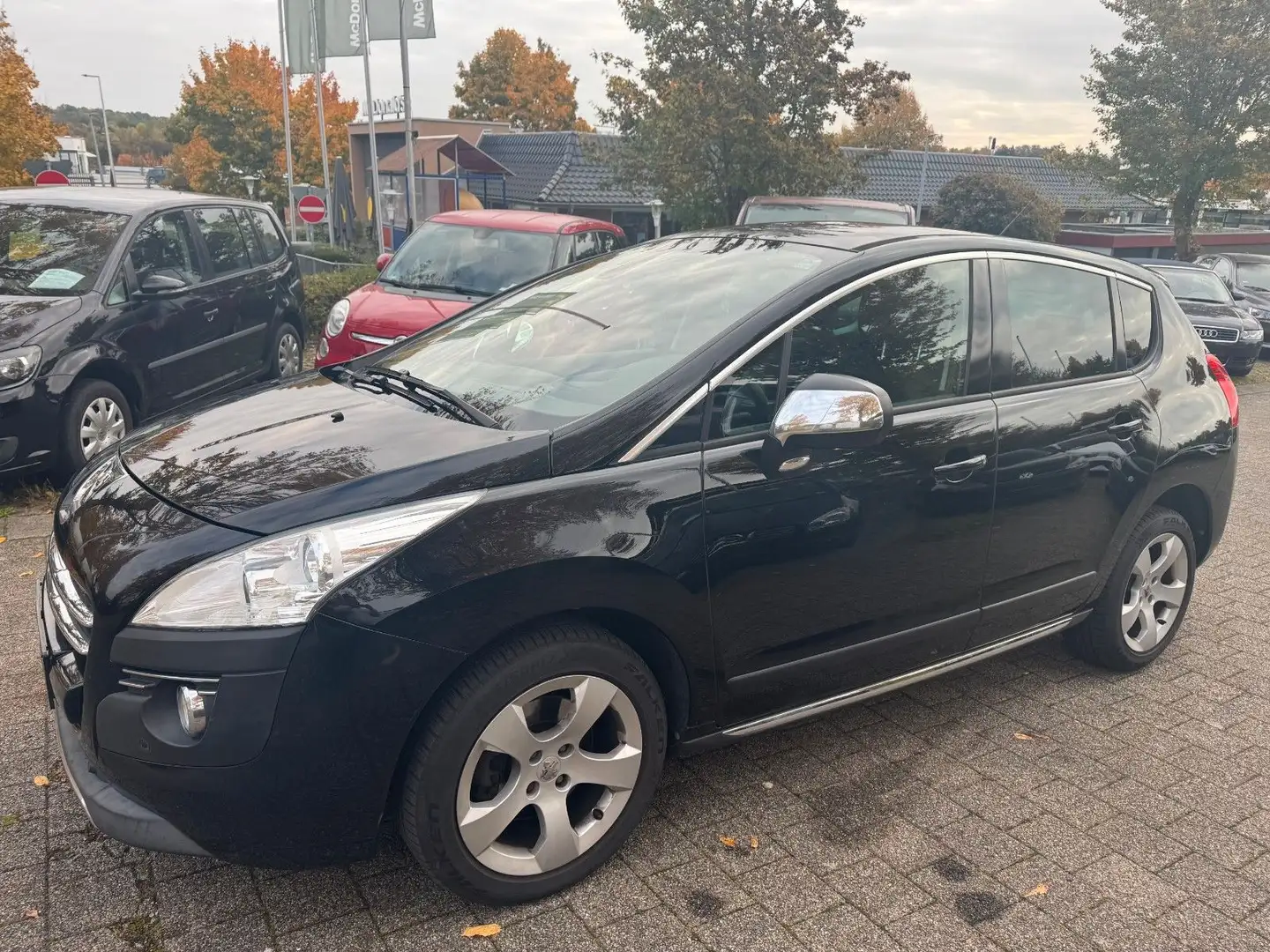 Peugeot 3008 Allure *AHK*NAVI*TEMPO*PDC*PANORAMA* Schwarz - 2