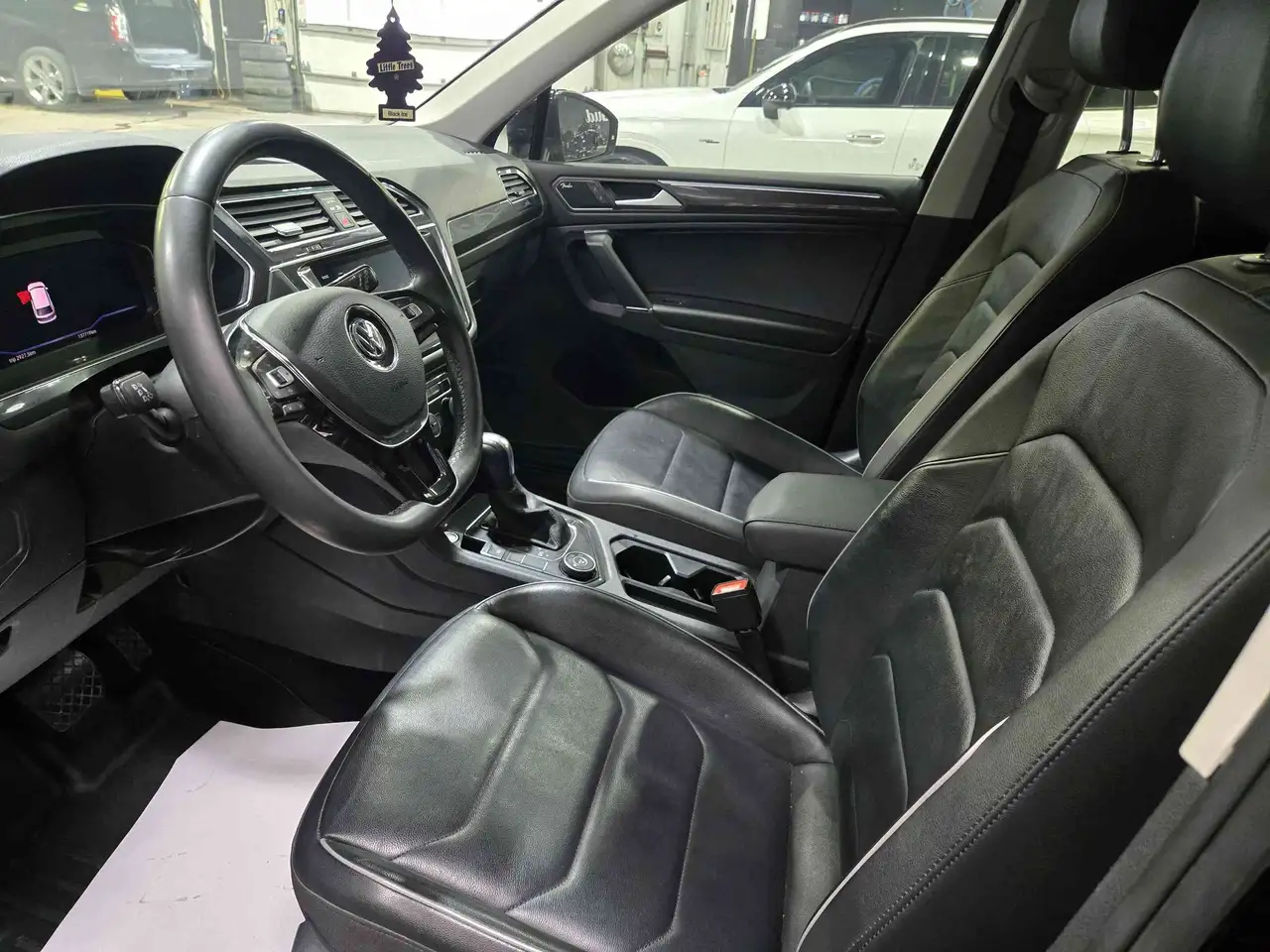Volkswagen Tiguan снимка Volkswagen Tiguan