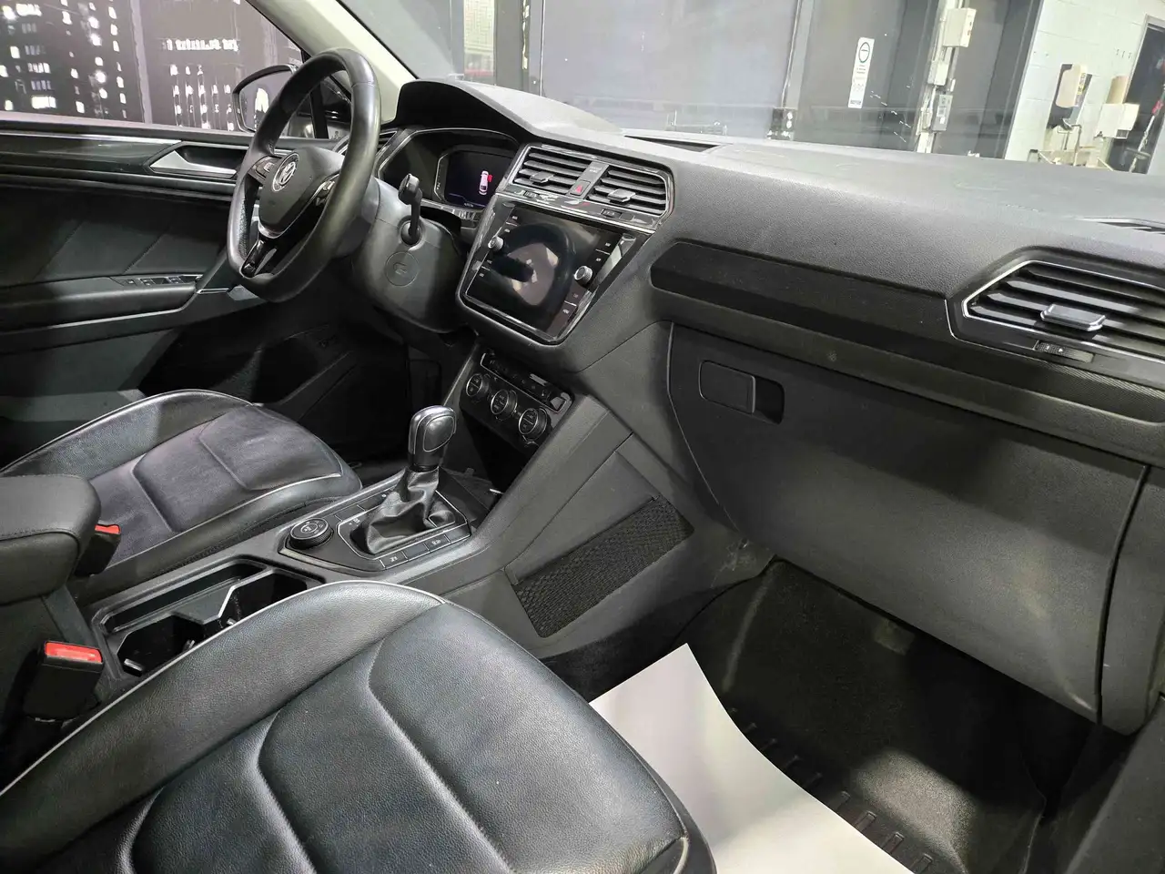 Volkswagen Tiguan снимка Volkswagen Tiguan