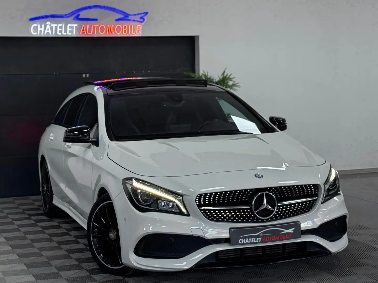 Mercedes-Benz CLA 200 PACK-AMG/TOIT PANO/LED/CAMERA/GARANTIE Blanc - 1