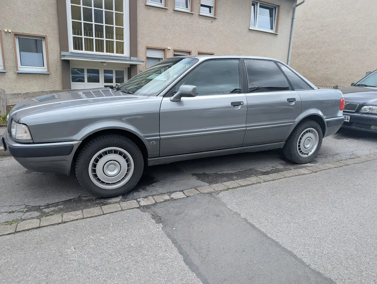 Audi 80 2.0 E Grau - 1