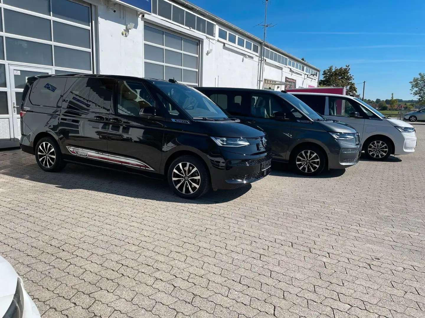 Volkswagen T7 Multivan Multivan 2.0 TDI LÜ DSG 7 Sitzer Standh.AHK.LED Šedá - 1