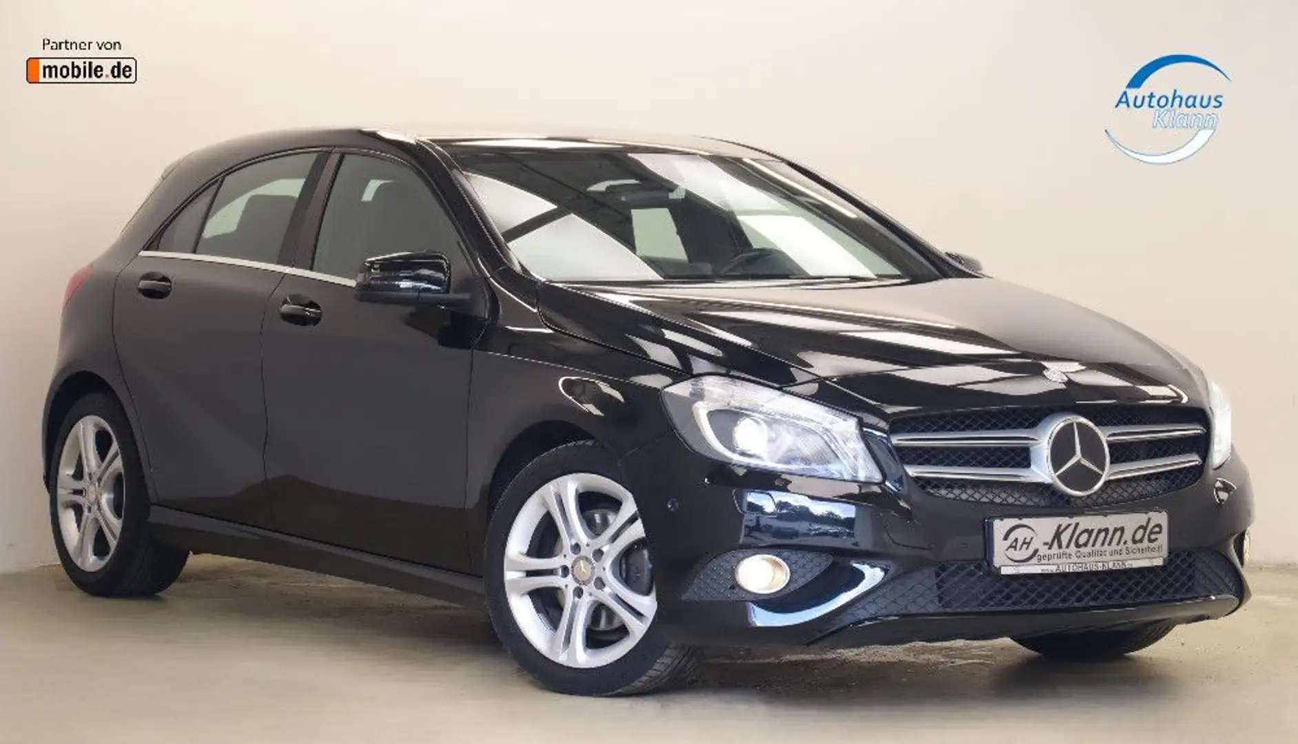 Mercedes-Benz A 180 122PS Automatik Urban Nav LED R-CAM 1Hand Black - 1