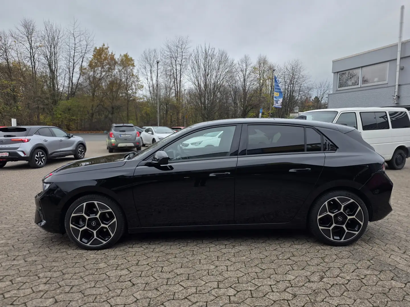 Opel Astra Astra Ultimate Mild Hybr. S-Dach/HUD/NAVI/SHZ+LHZ Noir - 2