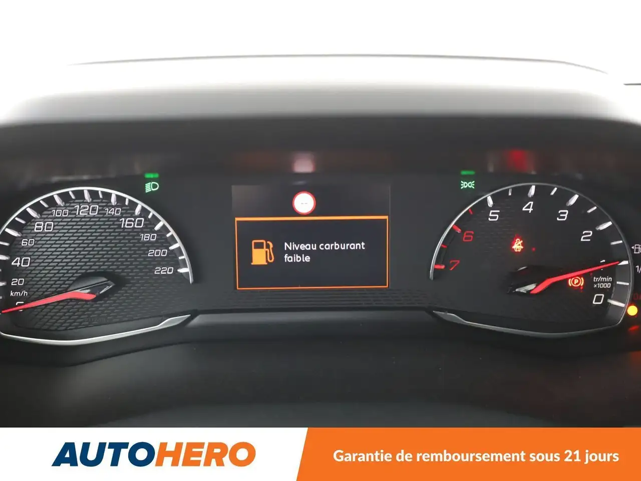 Peugeot 208 208 — photo 20