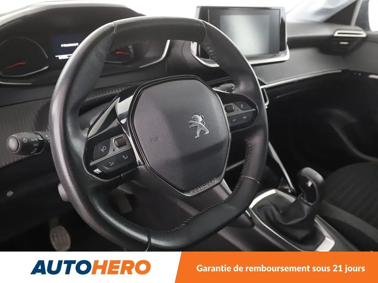 Peugeot 208 208 — photo 11