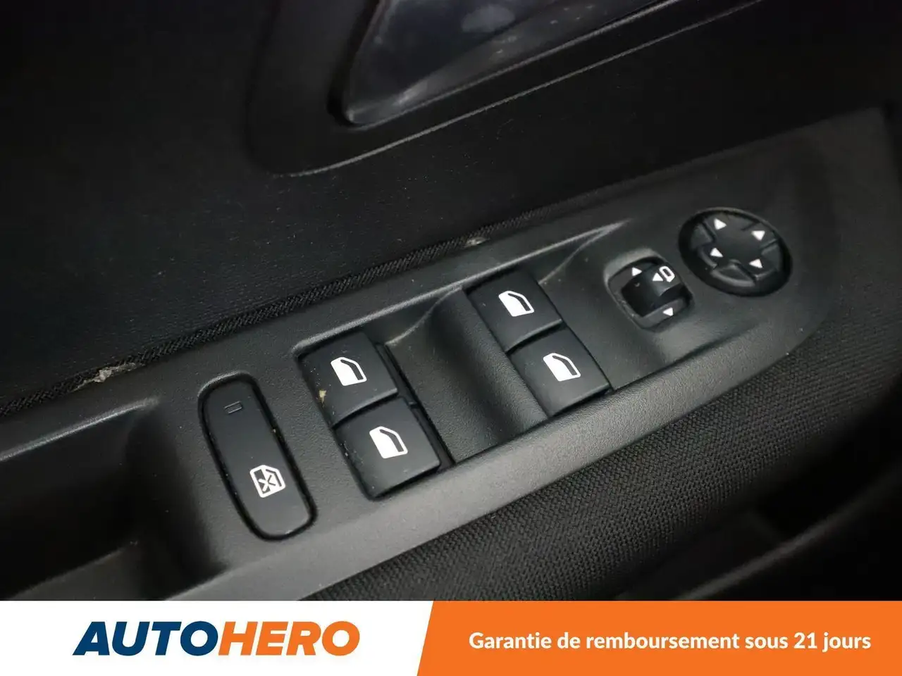 Peugeot 208 208 — photo 29