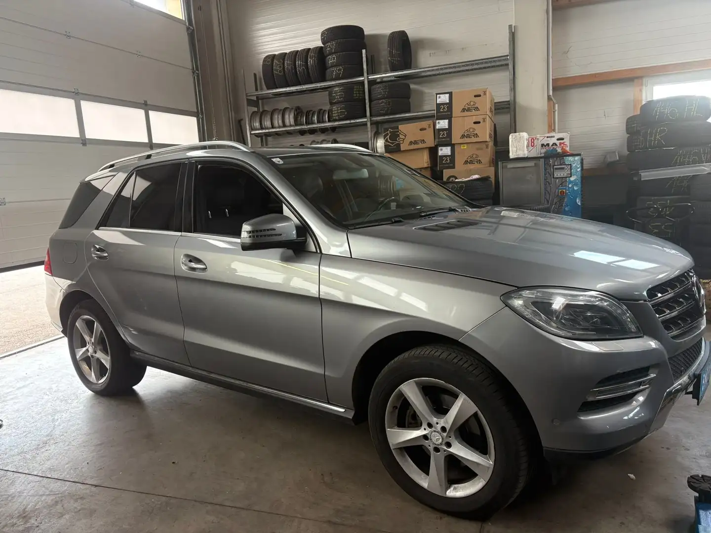 Mercedes-Benz ML 250 ML 250 BlueTEC 4MATIC A-Edition Aut. A-Edition Stříbrná - 2