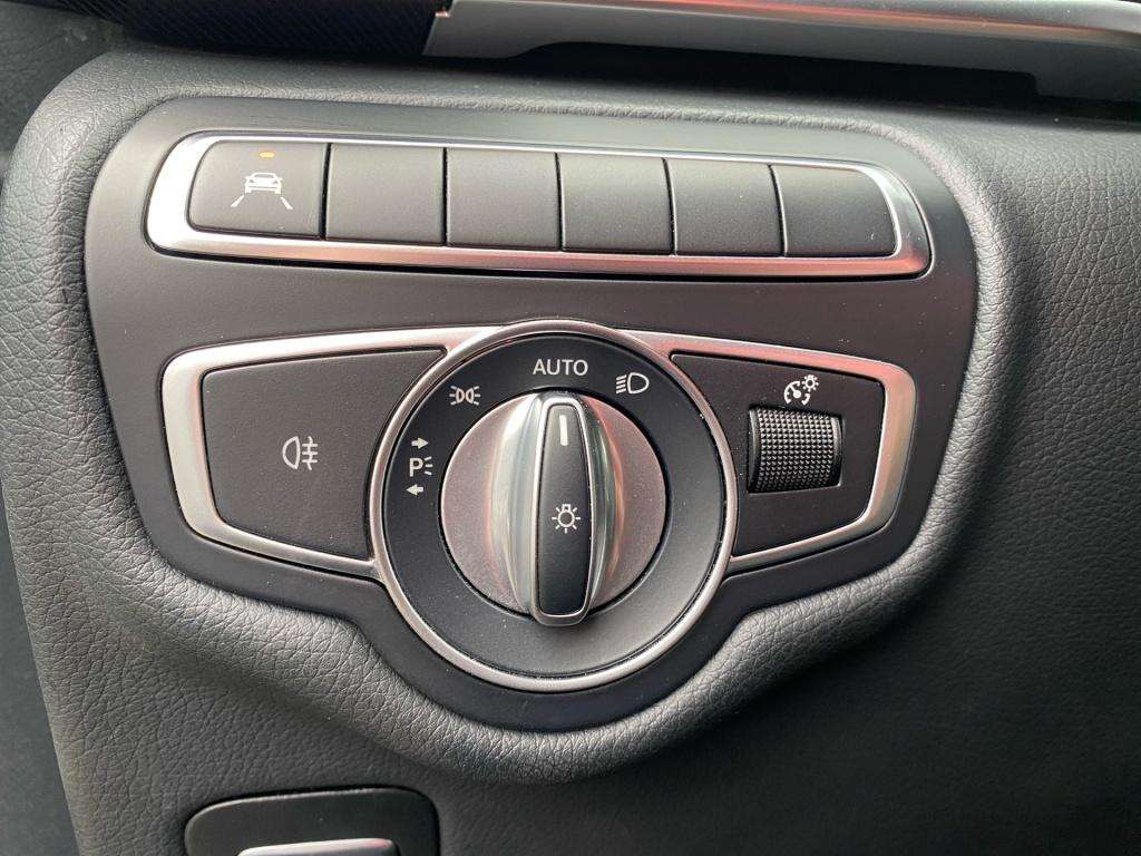 Mercedes-Benz V 220