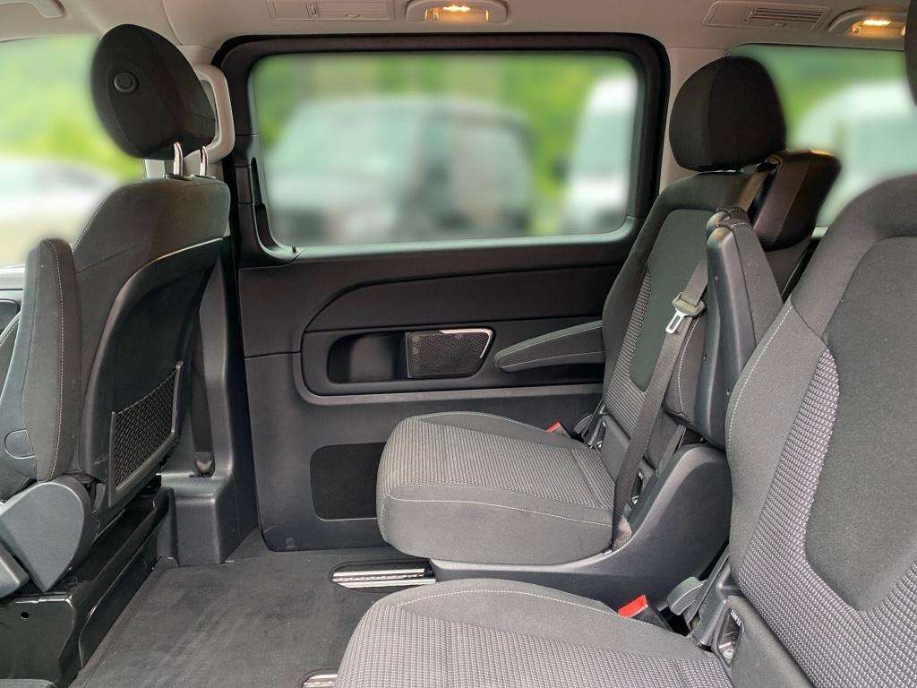 Mercedes-Benz V 220